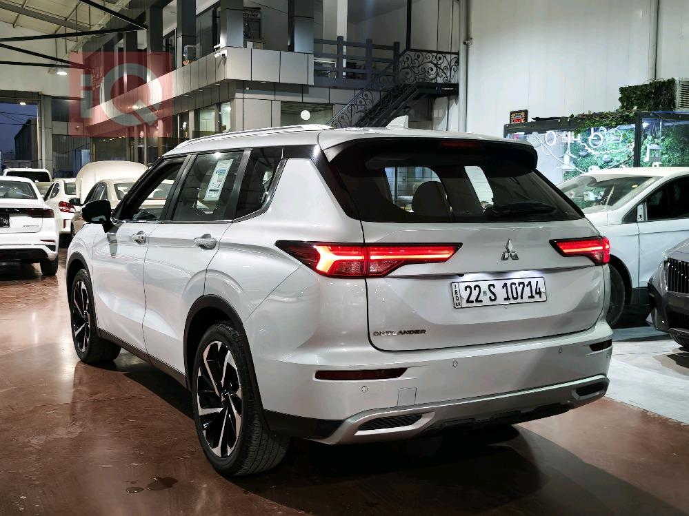 میتسوبیشی ئاوتلاندەر